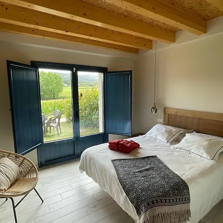 Grandes Duplex Nuevos Con Jardin Y Barbacoa - 3 Llaves, Gayoles Rural Holiday home